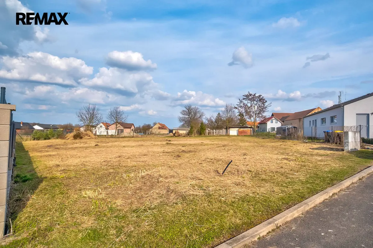 Prodej pozemku 104 m², Hrobce · okres Litoměřice