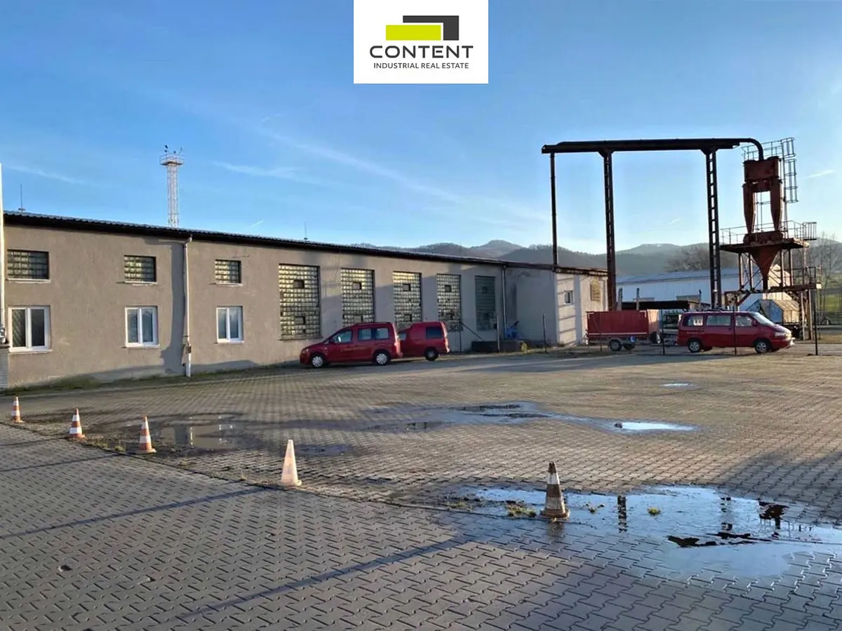 Pronájem komerčního prostoru 456 m², Kostomlatská · Žalany