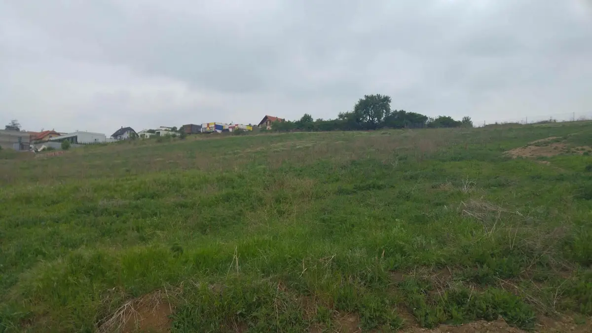 Prodej pozemku 8607 m², Na Máchovně · Beroun