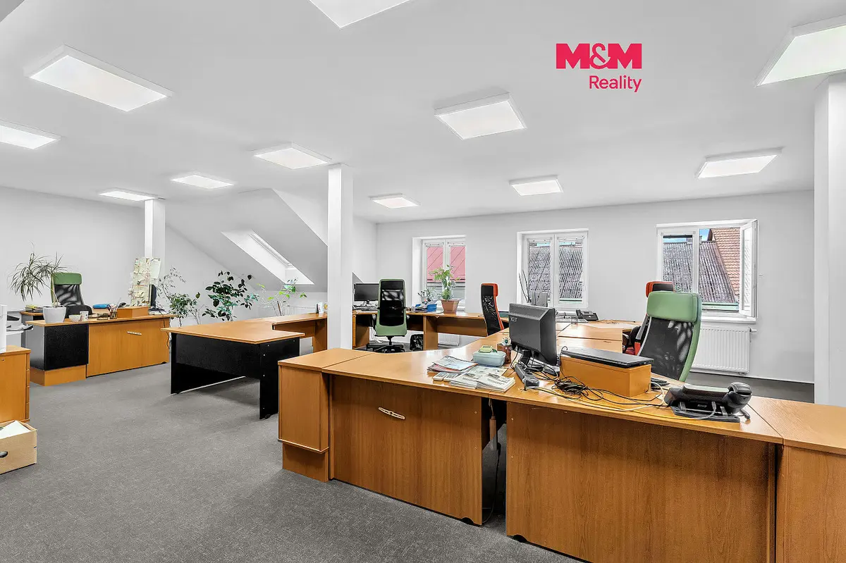 Pronájem komerčního prostoru 174 m², Jičín
