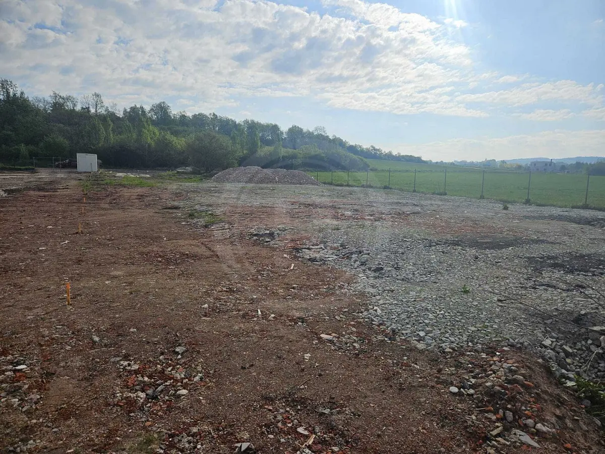 Prodej komerčního prostoru 1520 m², Úsilné · okres České Budějovice