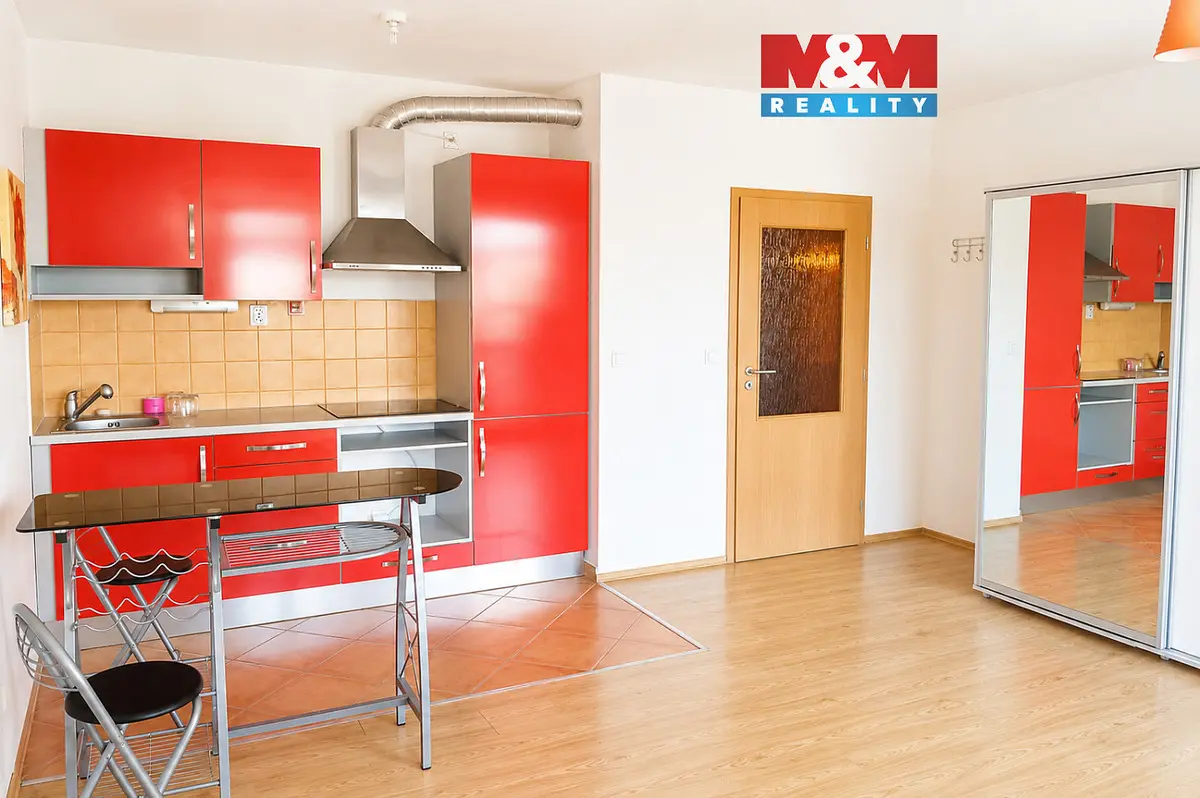 Prodej bytu 1+kk 33 m², Boloňská · Horní Měcholupy