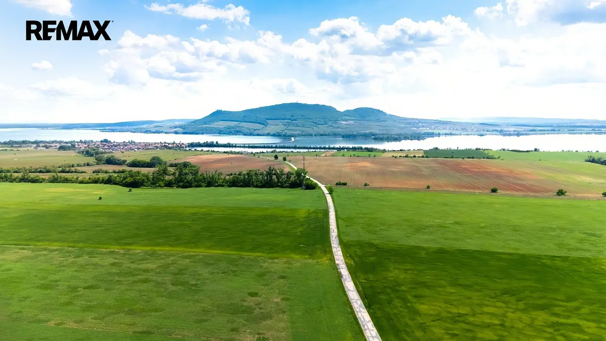 Prodej pozemku 71859 m², Strachotín · okres Břeclav