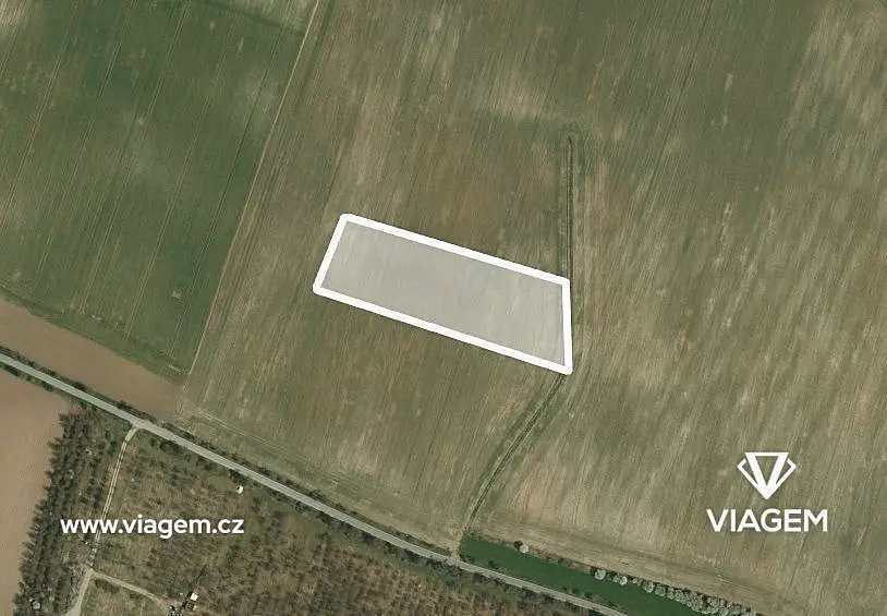 Prodej pozemku 10383 m², Vinařice