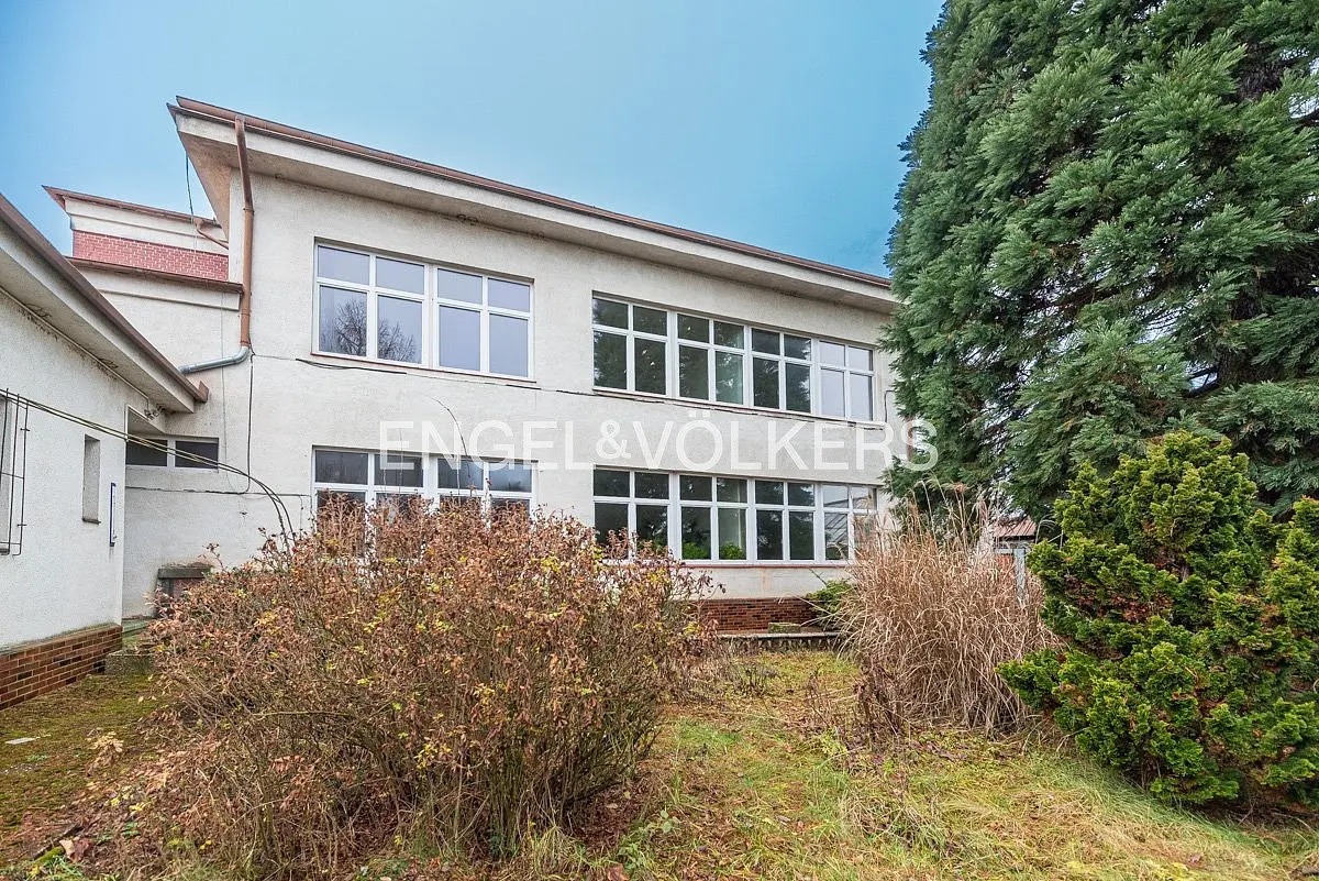 Pronájem komerčního prostoru 870 m², Kanina · okres Mělník