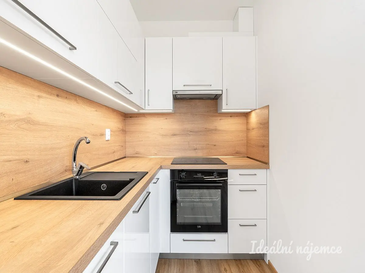 Pronájem bytu 2+kk 45 m², Sobín