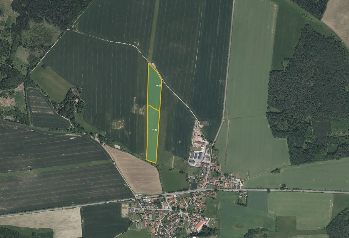 Prodej pozemku 41714 m², Křenovice