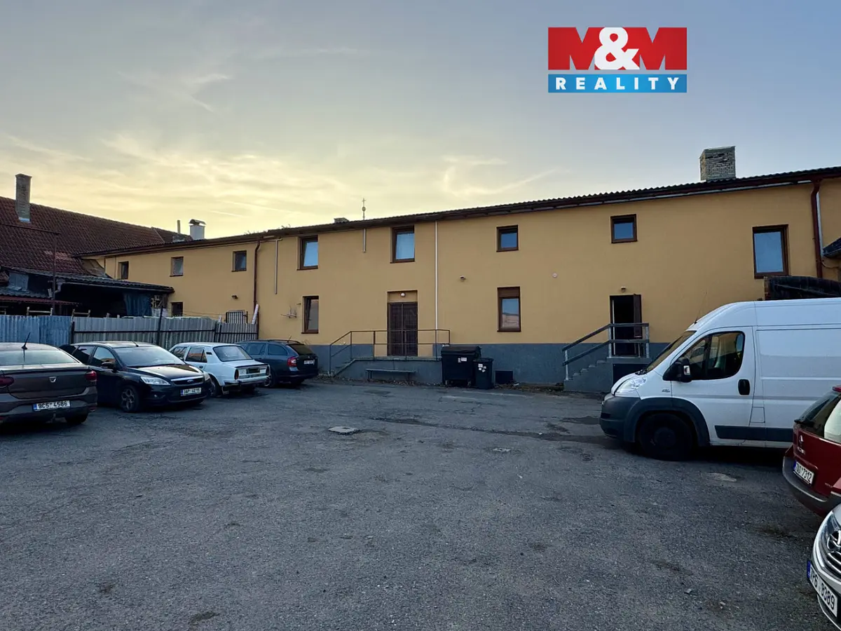 Pronájem komerčního prostoru 220 m², Tyršovo náměstí · Hostomice pod Brdy · Hostomice