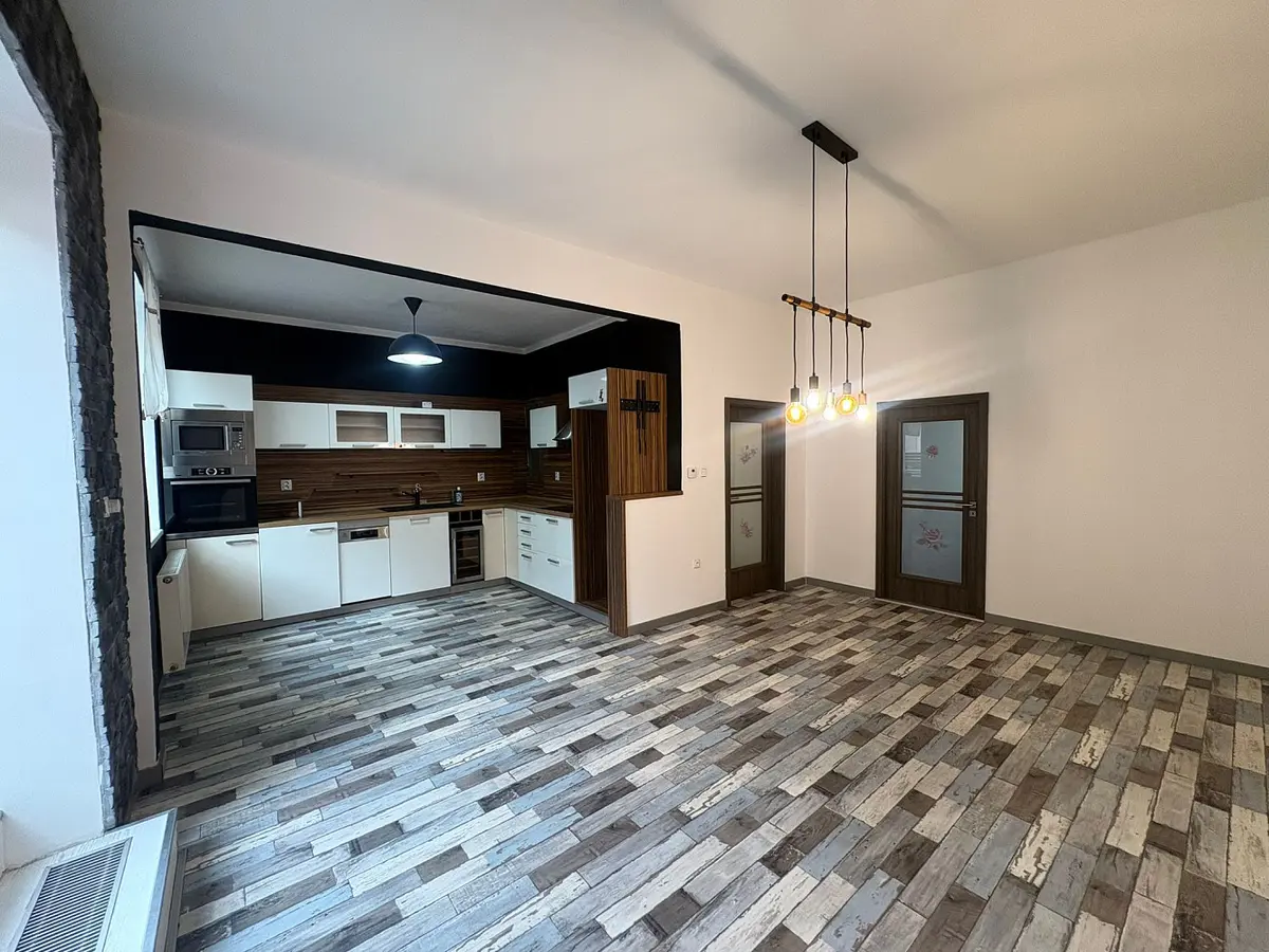 Prodej bytu 3+1 86 m², Komenského náměstí · Jičín