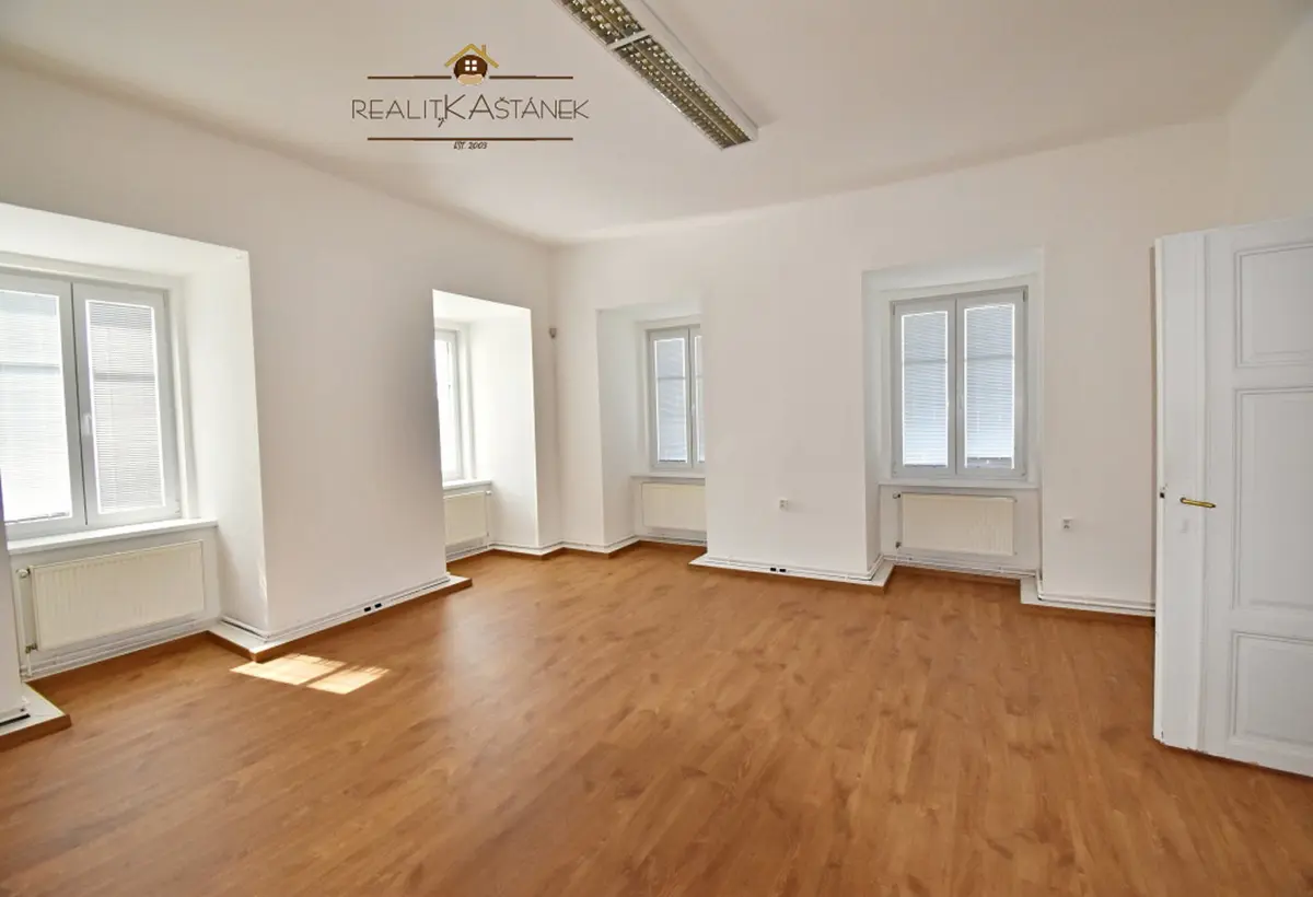 Pronájem komerčního prostoru 111 m², nám. Sokolovské · Staré Město · Liberec