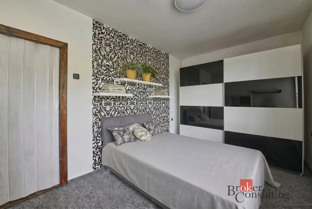 Prodej bytu 3+1 74 m², Husova · Jílové u Prahy