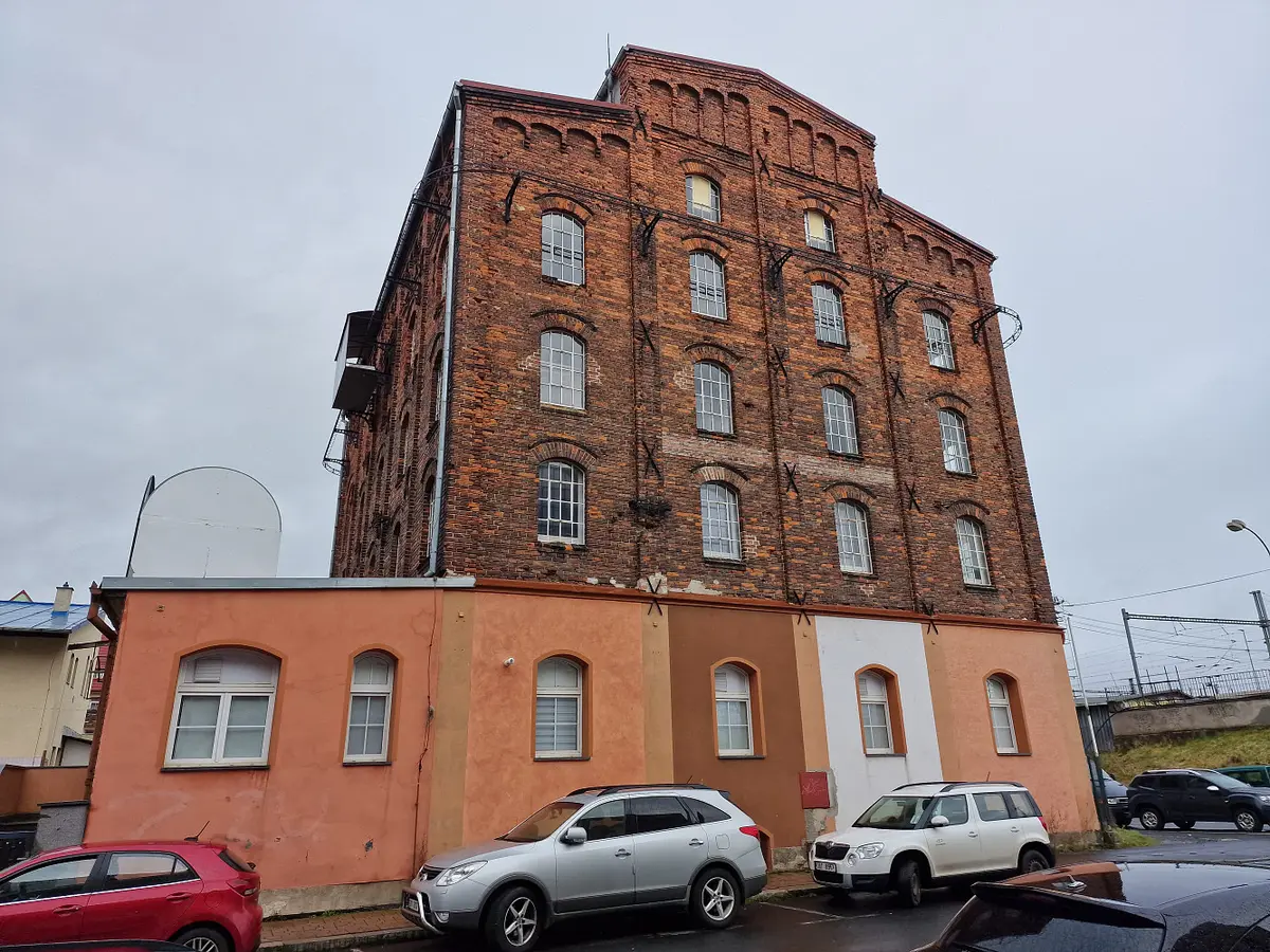 Pronájem komerčního prostoru 400 m², Hálkova · Cheb