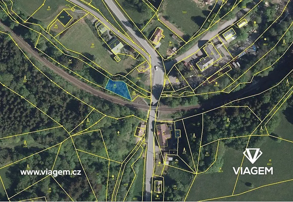 Prodej pozemku 350 m², Pěčín