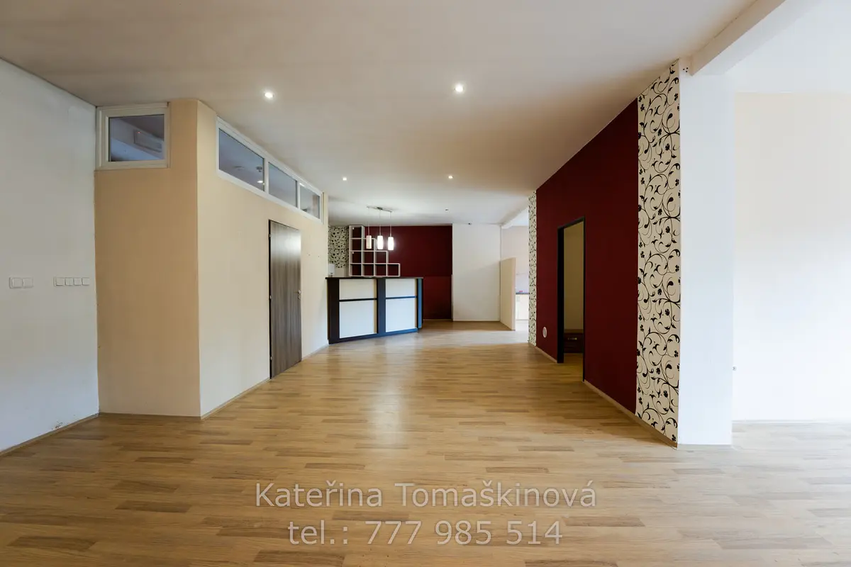 Pronájem komerčního prostoru 173 m², Bradyových · Nové Město na Moravě