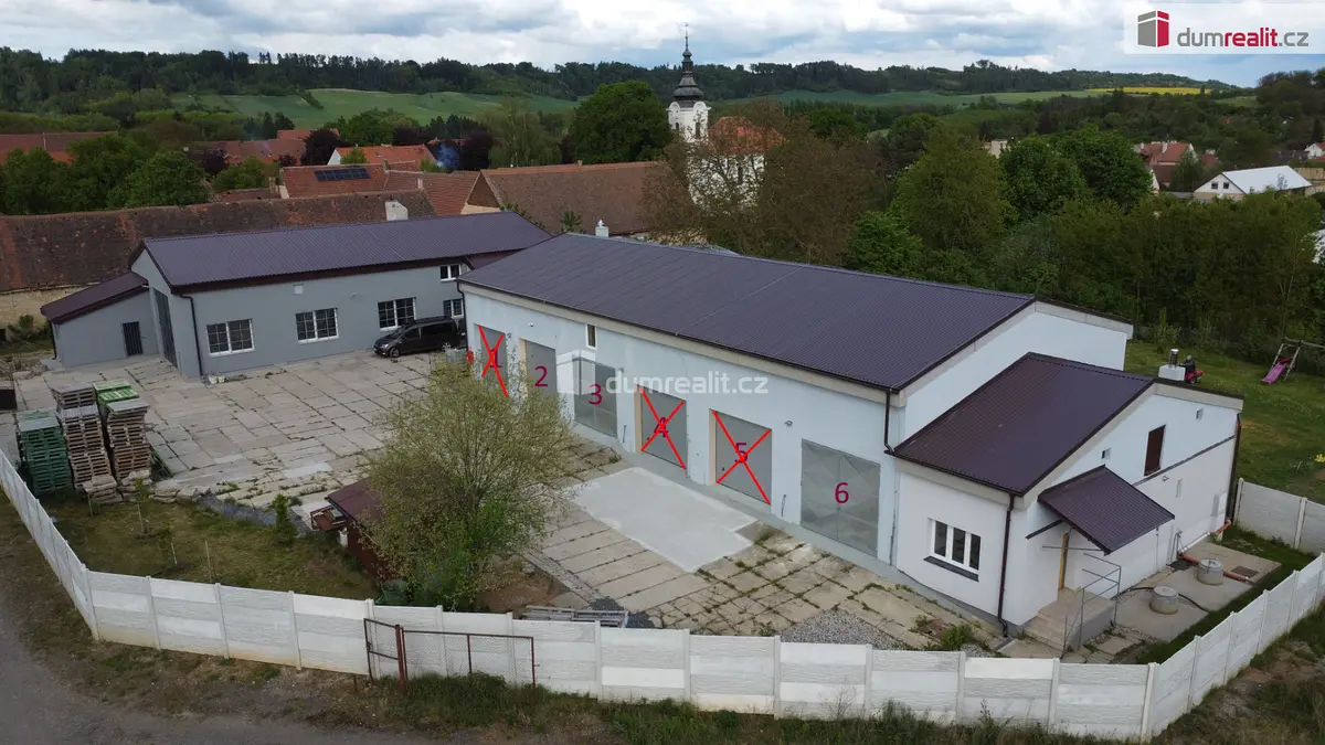 Pronájem komerčního prostoru 753 m², Hředle