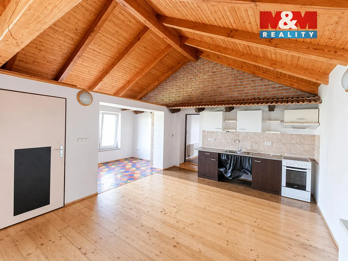 Pronájem komerčního prostoru 1219 m², Holice - Roveňsko · okres Pardubice