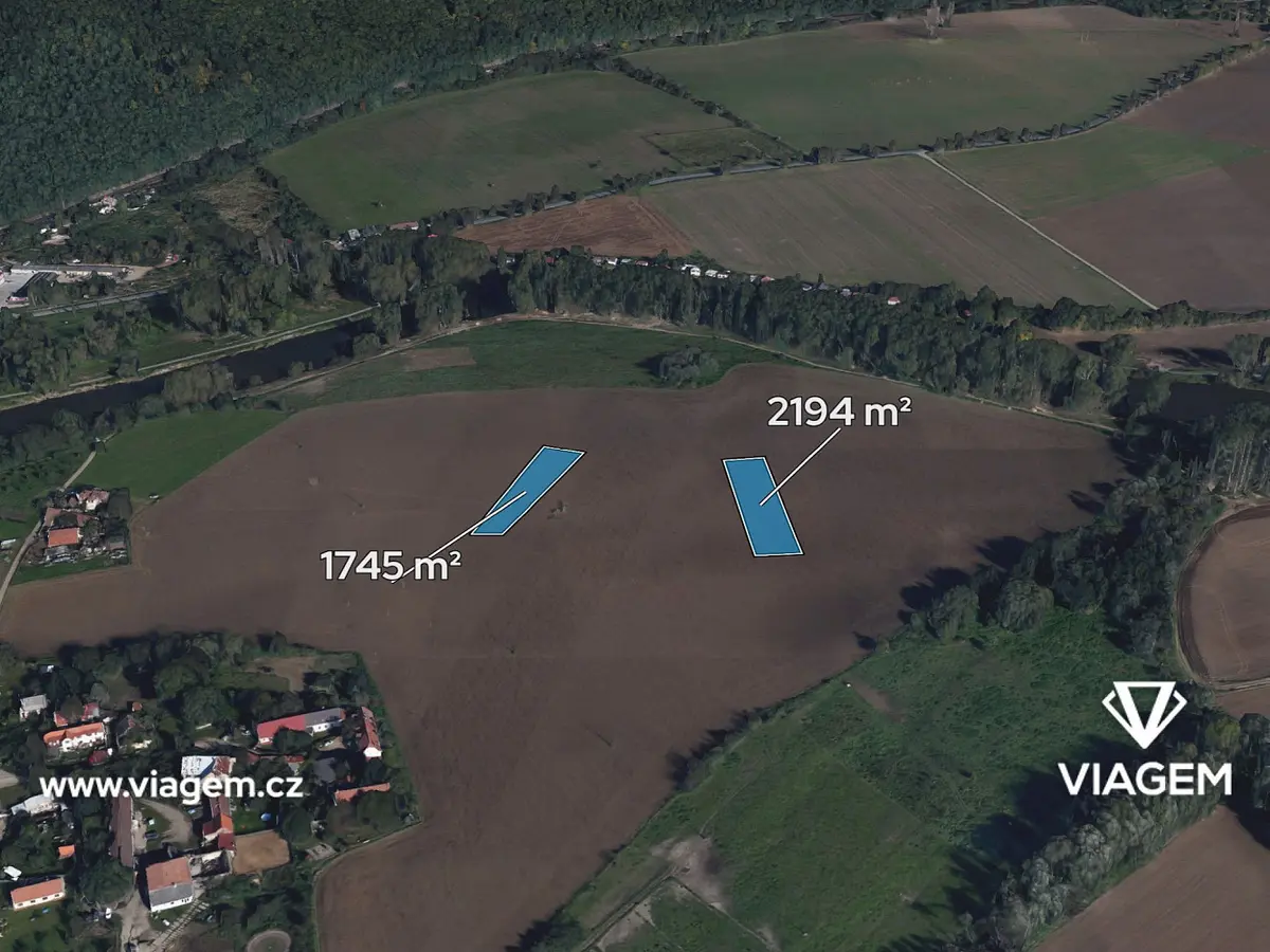 Prodej pozemku 3939 m², Lipence