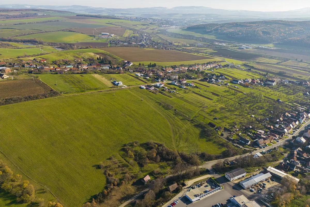 Prodej pozemku 2487 m², Hradčovice · okres Uherské Hradiště