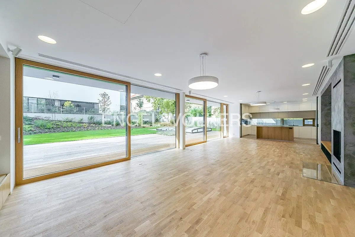 Pronájem domu 523 m², Bubeneč
