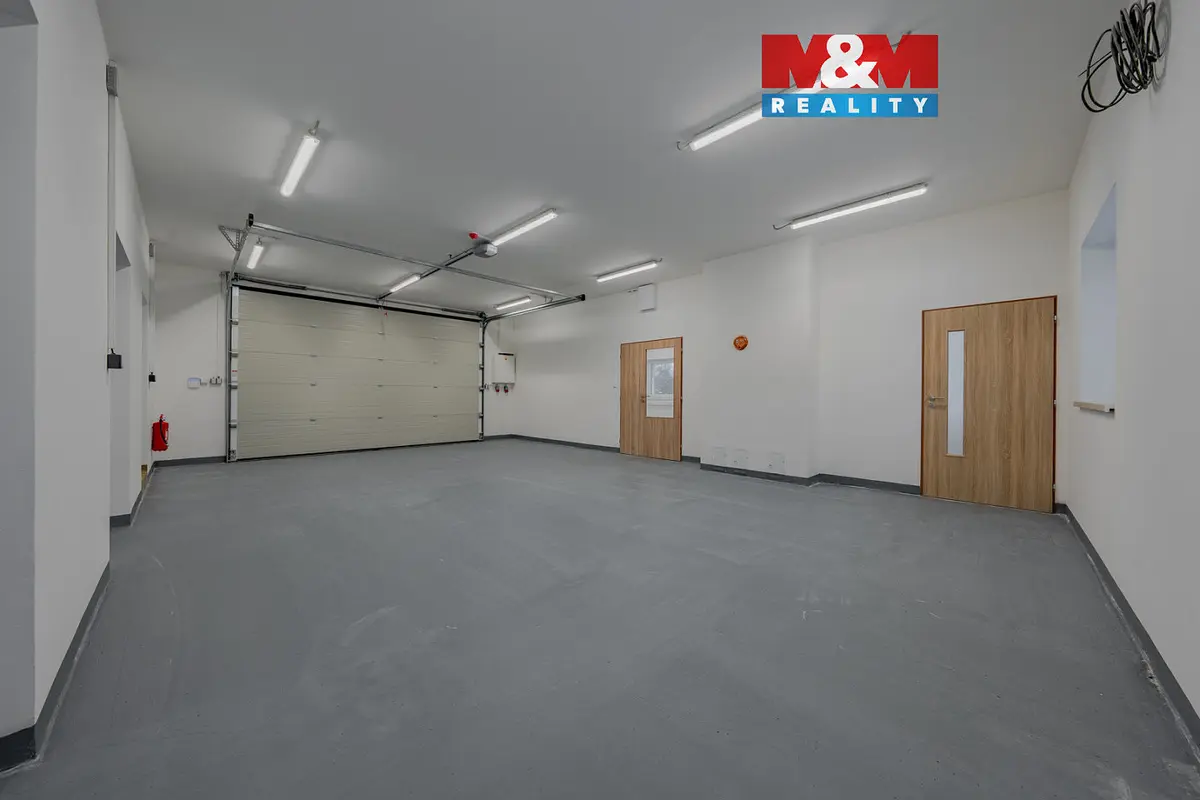 Pronájem komerčního prostoru 129 m², U Traktorky · Zubří