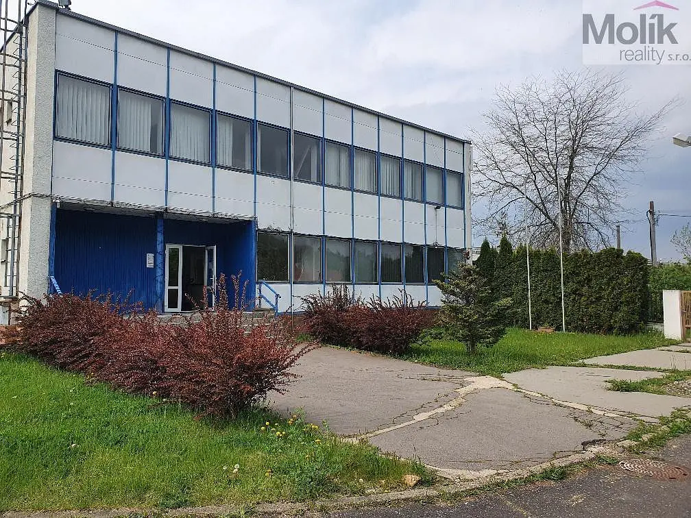 Pronájem komerčního prostoru 400 m², Korozluky