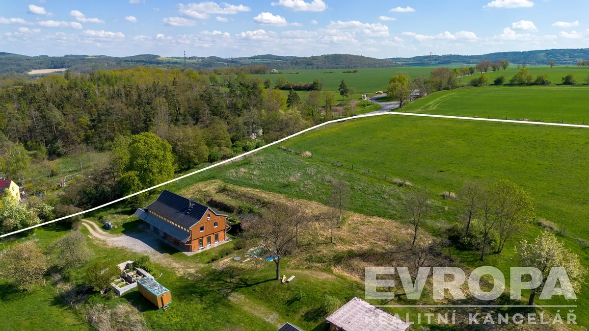 Prodej komerčního prostoru 260 m², Senešnice · Bojanovice