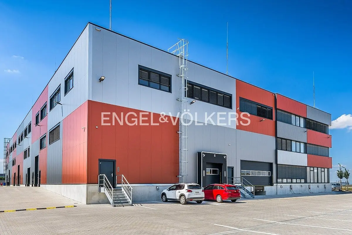 Pronájem komerčního prostoru 5000 m², K Bílému vrchu · Horní Počernice