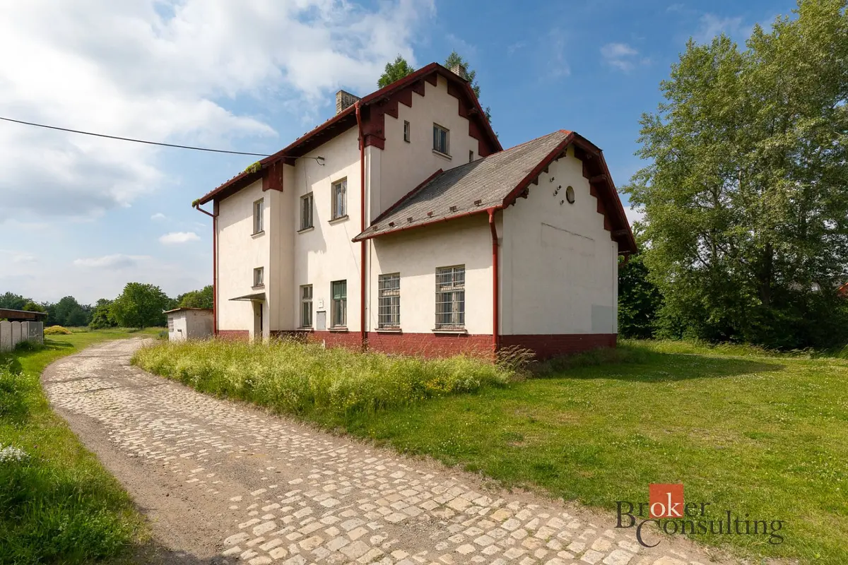 Prodej komerčního prostoru 258 m², Nádražní · Velké Hoštice