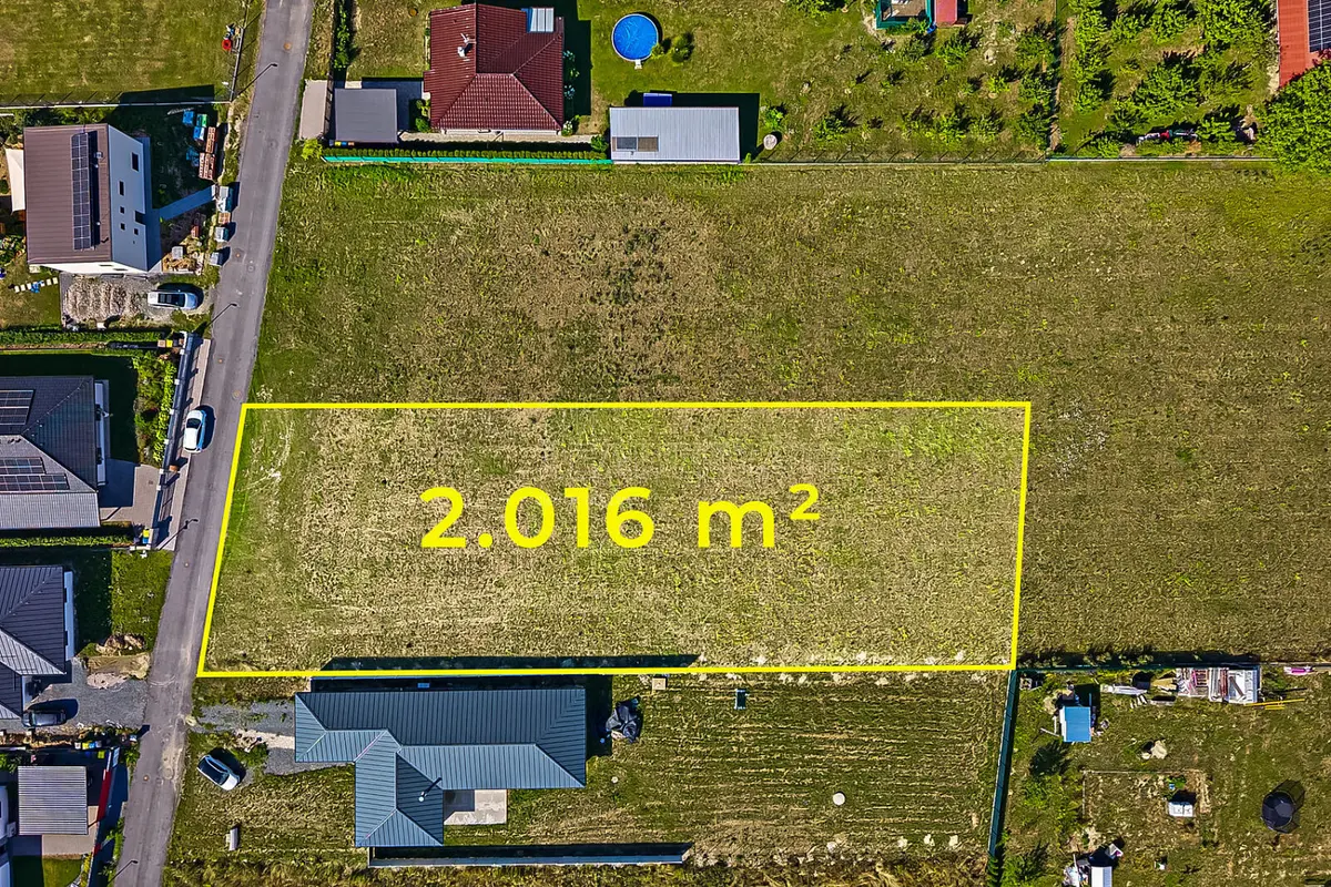 Prodej pozemku 2016 m², Štarnov