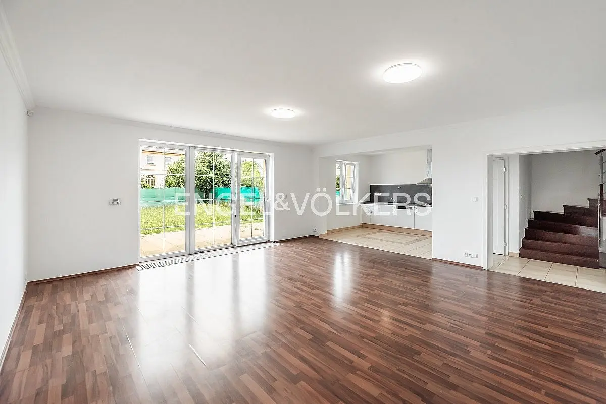 Pronájem domu 185 m², Růžová · Osnice · Jesenice