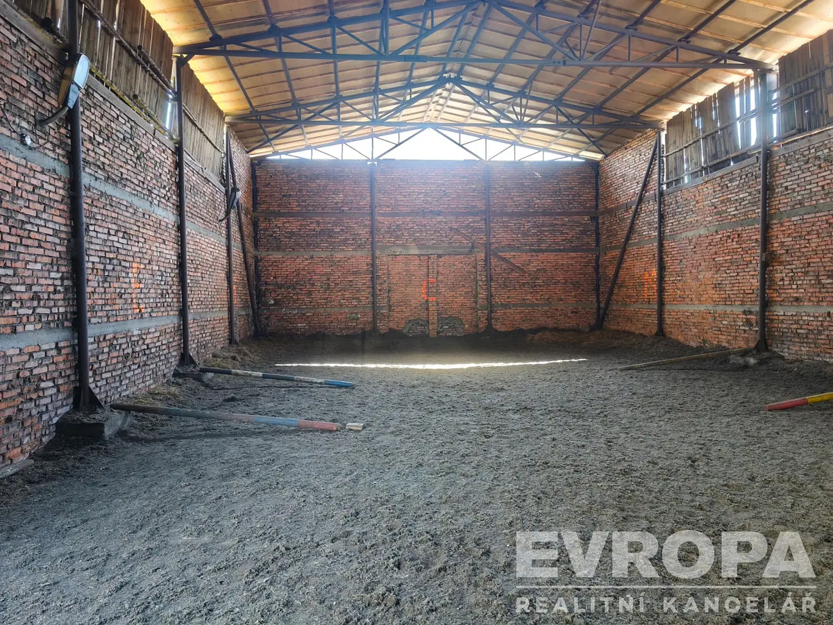 Pronájem komerčního prostoru 224 m², Děčín