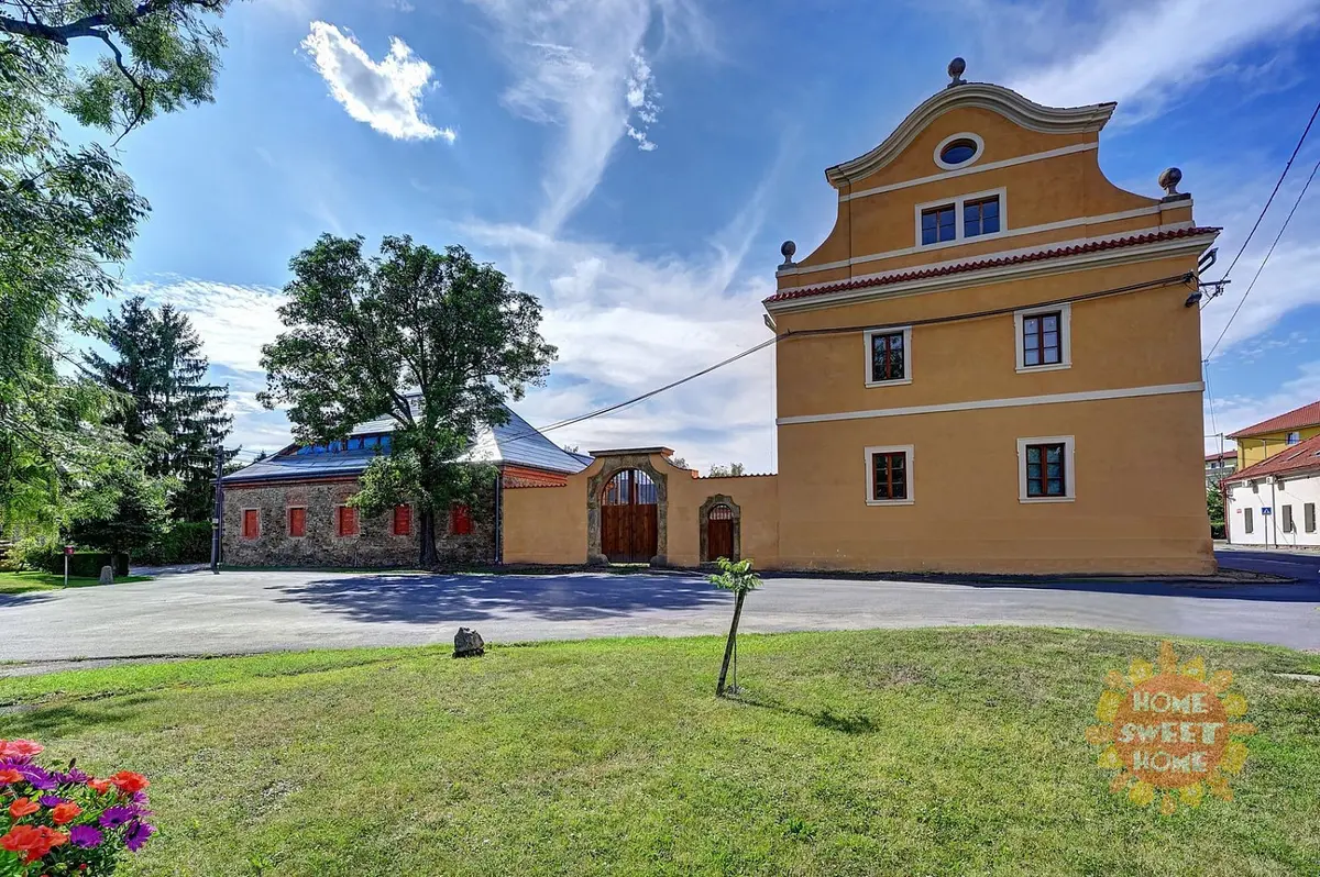 Prodej komerčního prostoru 1761 m², Křížovnická · Tursko