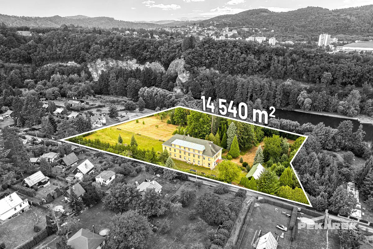 Prodej komerčního prostoru 1400 m², Samopše