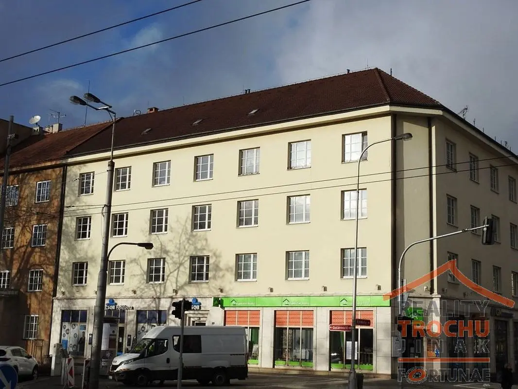 Pronájem komerčního prostoru 430 m², Střed města · Hradec Králové