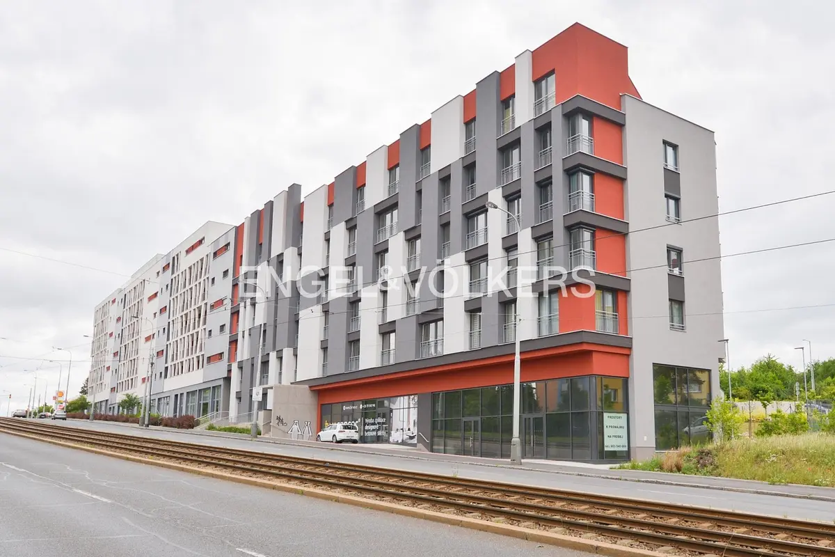 Pronájem komerčního prostoru 216 m², Záběhlice