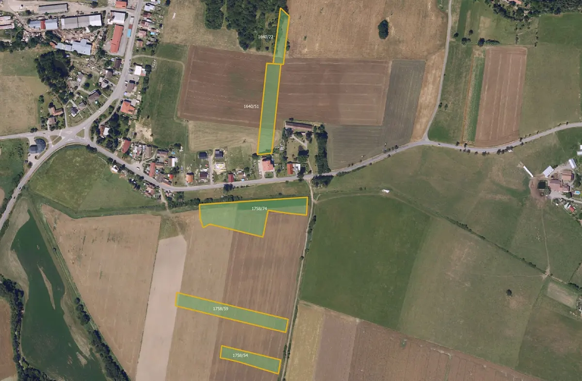 Prodej pozemku 26000 m², Tisovec
