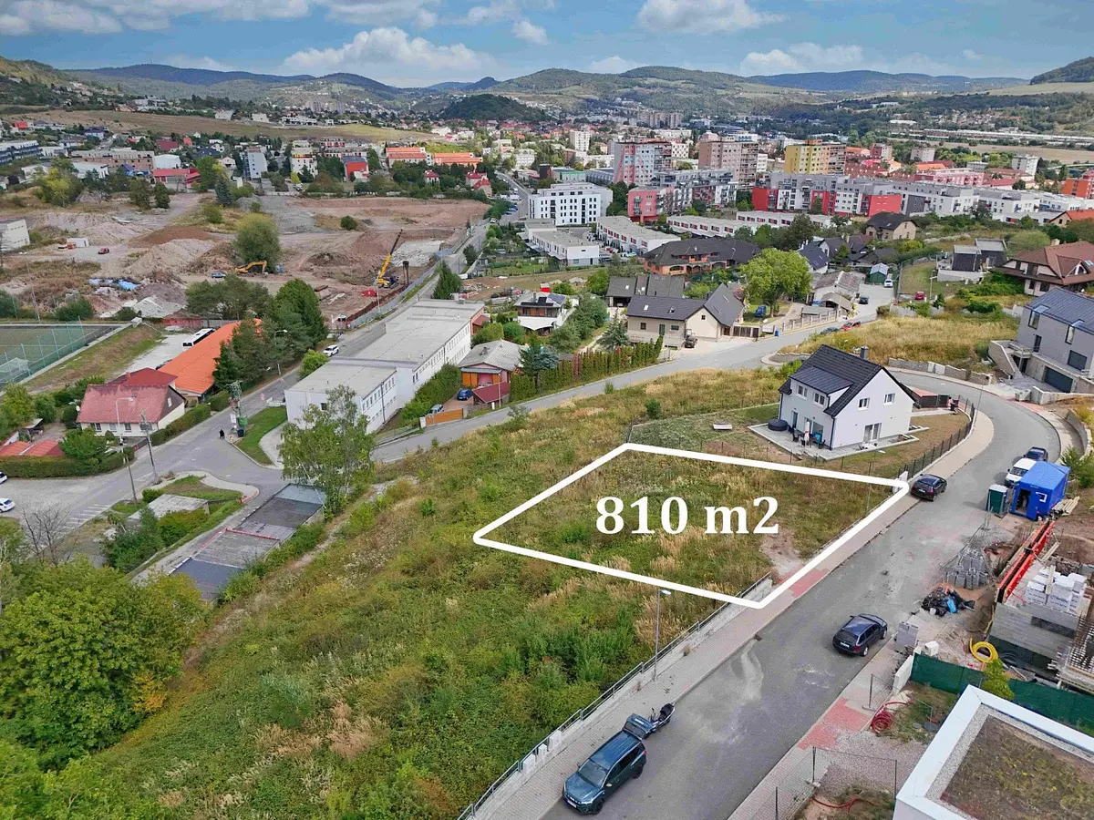Prodej pozemku 810 m², Beroun