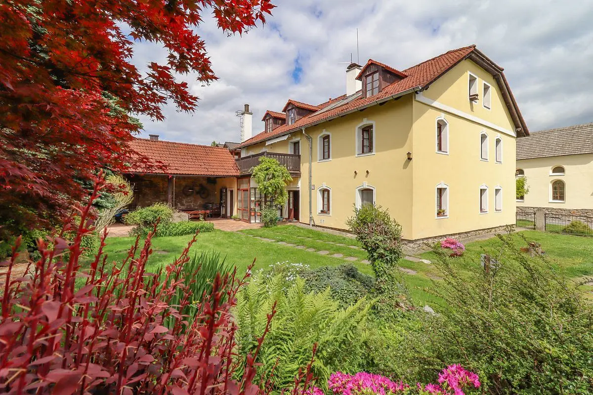 Prodej domu 550 m², Kašperské Hory - Červená · okres Klatovy