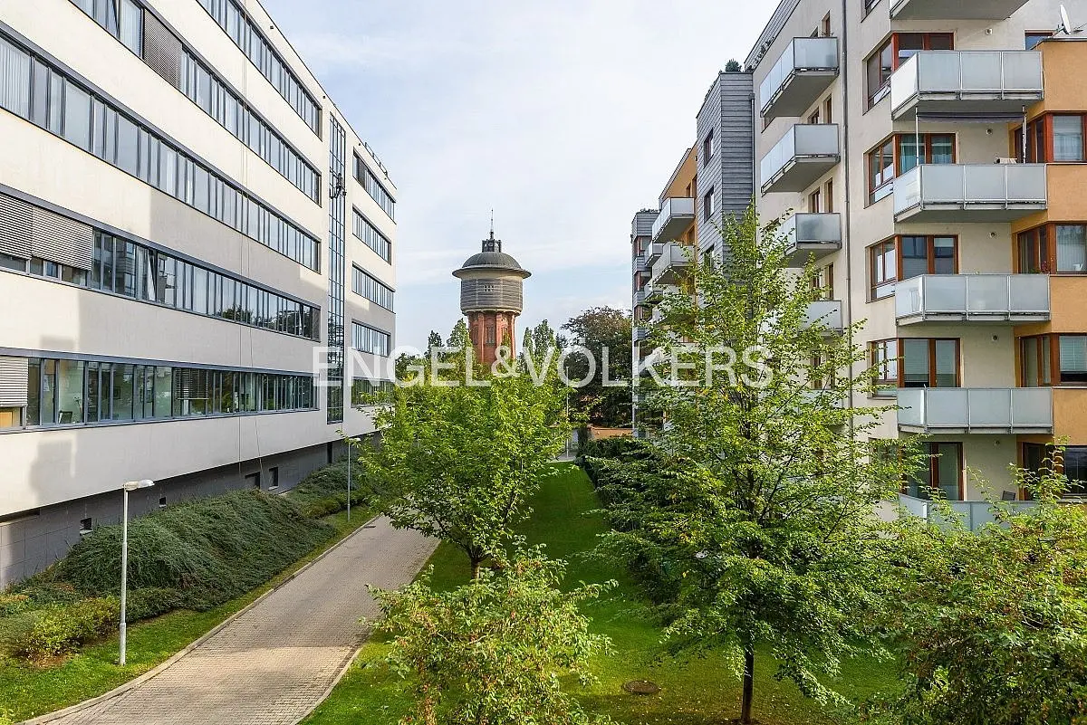 Pronájem komerčního prostoru 868 m², Budějovická · Michle