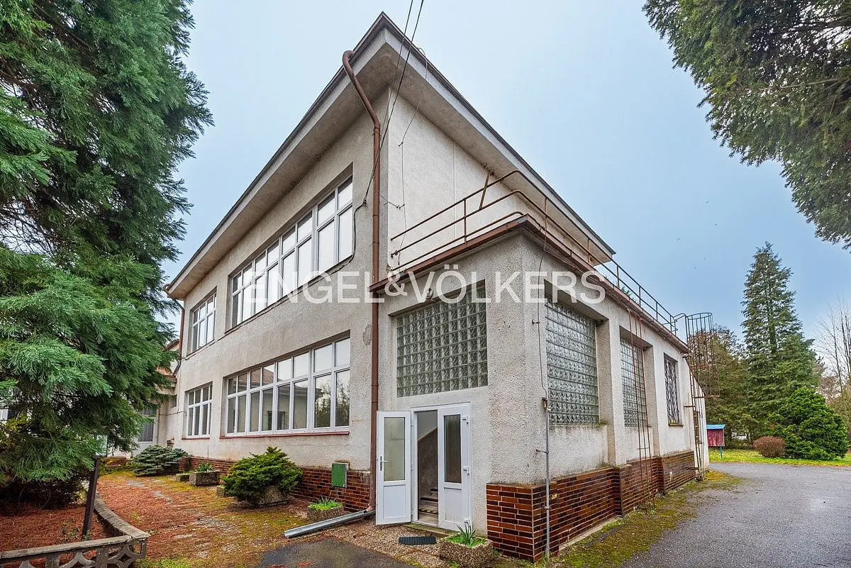 Pronájem komerčního prostoru 870 m², Kanina · okres Mělník