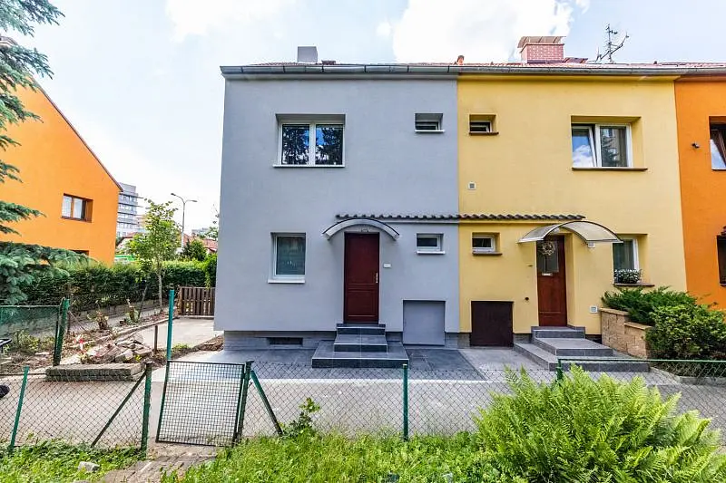 Prodej domu 130 m², Úvalská · Strašnice