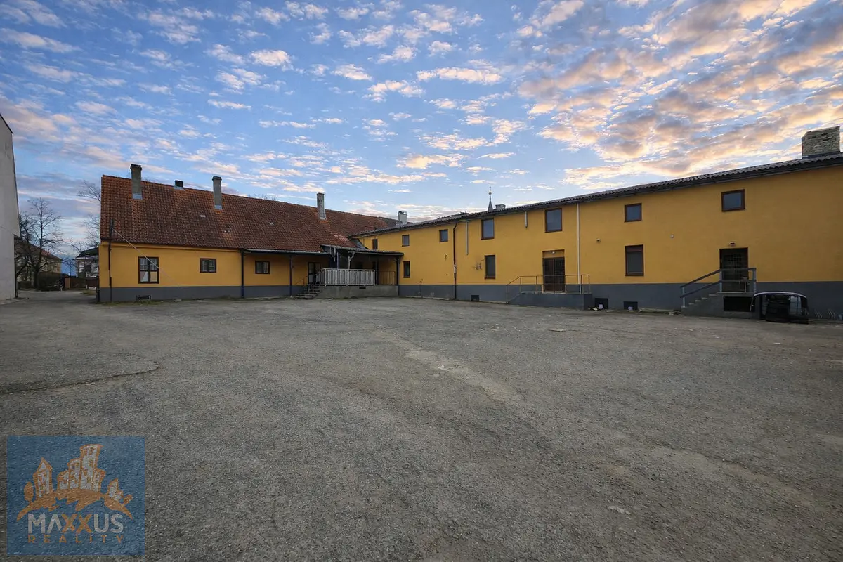 Pronájem komerčního prostoru 220 m², Tyršovo náměstí · Hostomice pod Brdy · Hostomice
