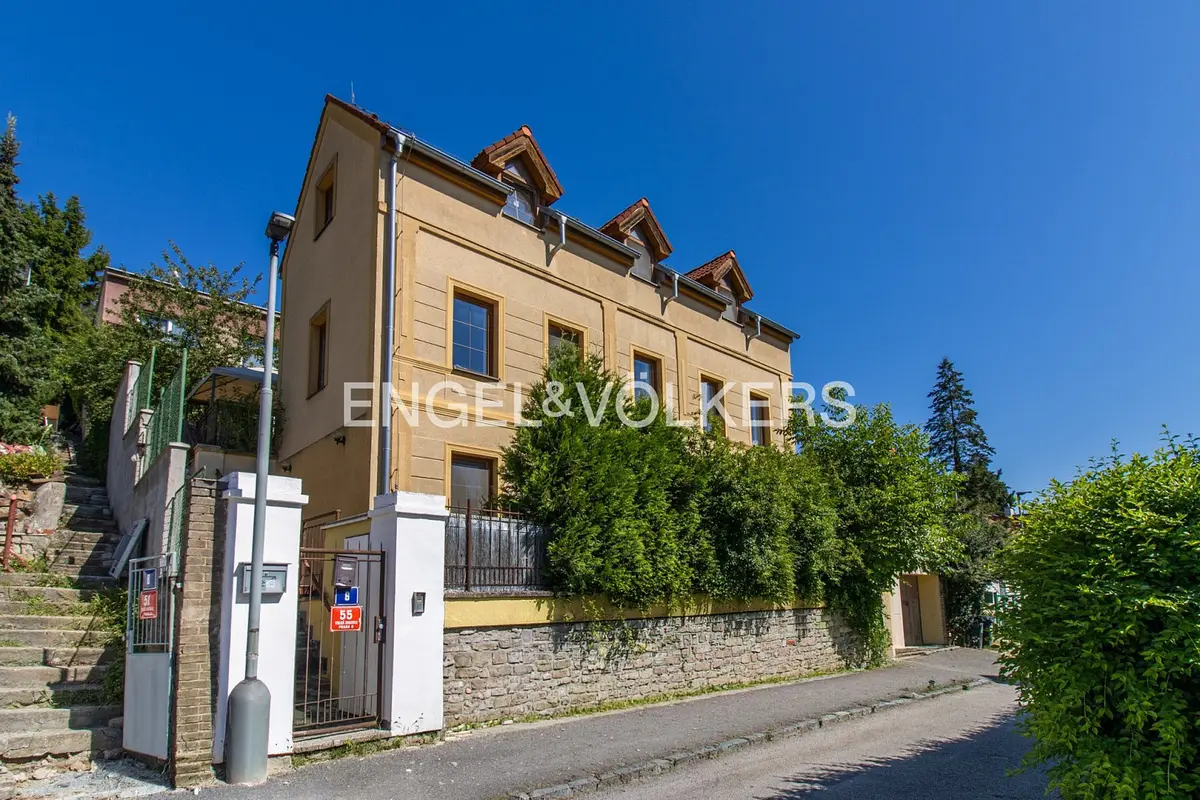Prodej domu 278 m², Na Mrázovce · Velká Chuchle