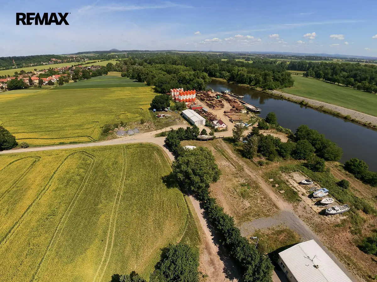 Pronájem pozemku 300 m², Nová Ves - Staré Ouholice · okres Mělník