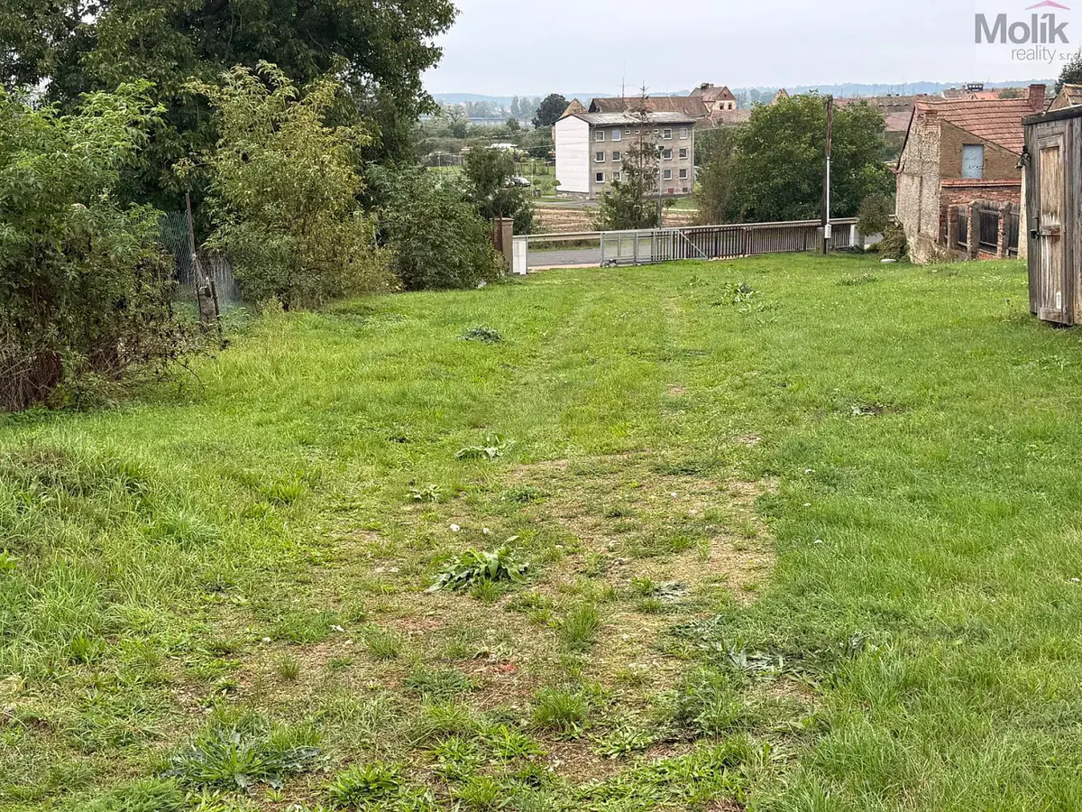 Prodej pozemku 1823 m², Lišany · okres Louny