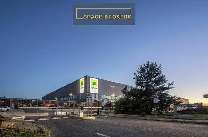 Pronájem komerčního prostoru 5000 m², Benátky nad Jizerou · okres Mladá Boleslav