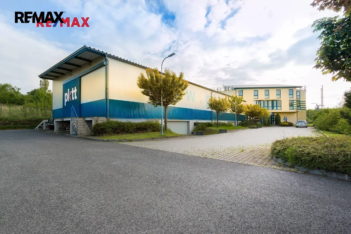Pronájem komerčního prostoru 2325 m², náves Četníka J. Bojase · Strančice