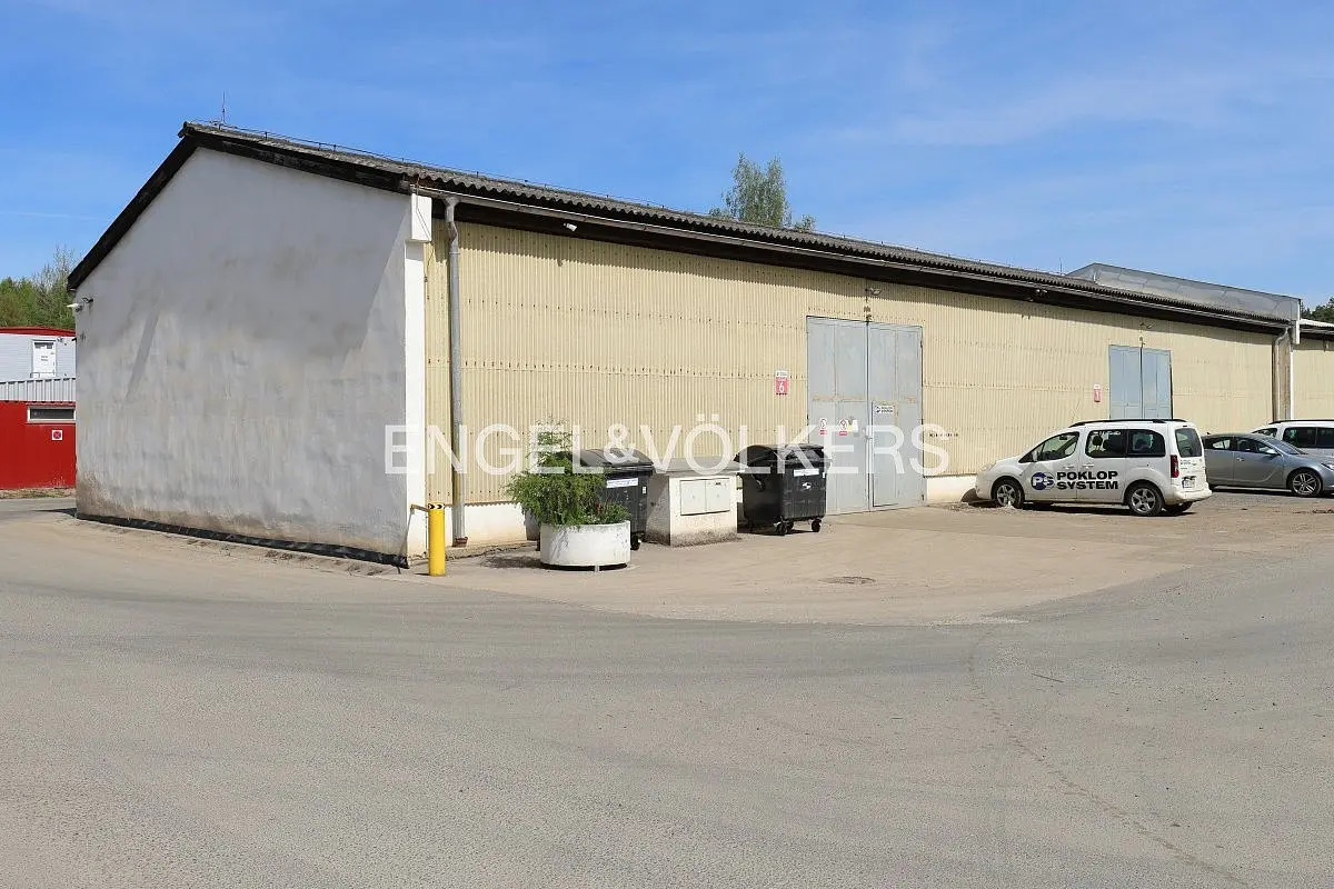 Pronájem komerčního prostoru 370 m², Plzeň - Valcha