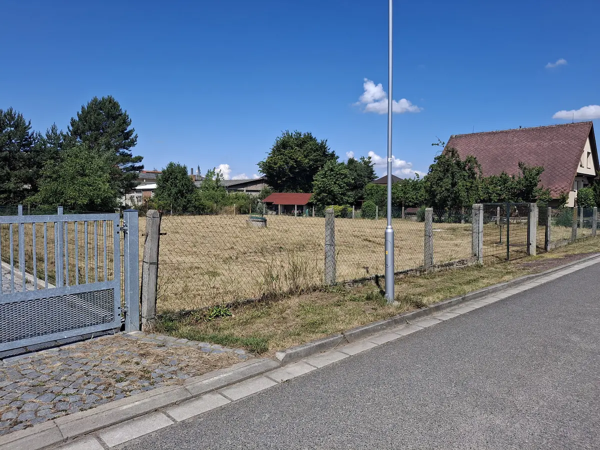 Prodej pozemku 1165 m², Staré Hradiště - Brozany · okres Pardubice
