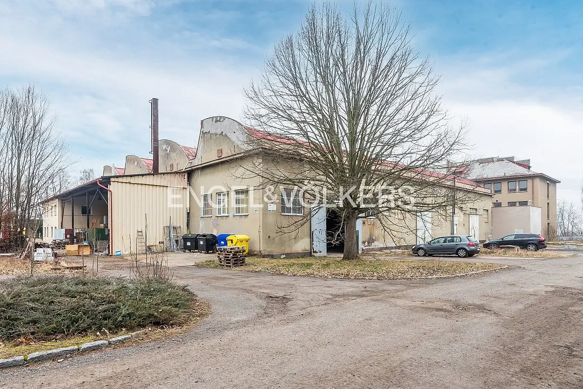 Pronájem komerčního prostoru 3100 m², Panenské Břežany